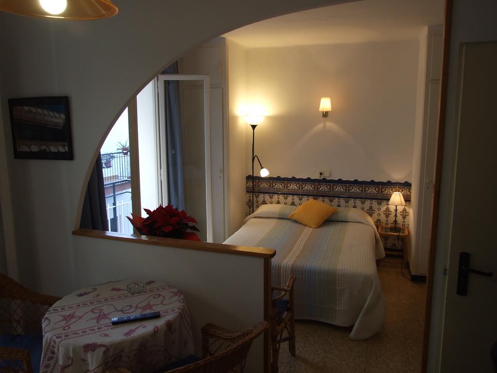 Apartamentos Montserrat Sitges Buitenkant foto