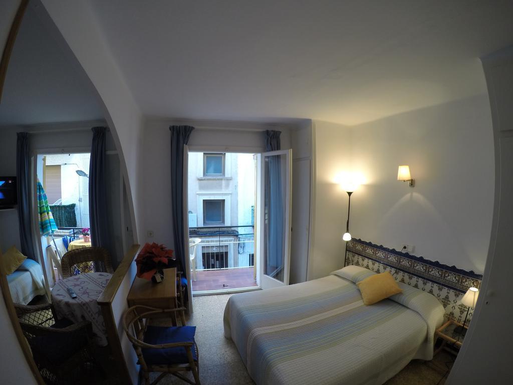 Apartamentos Montserrat Sitges Buitenkant foto